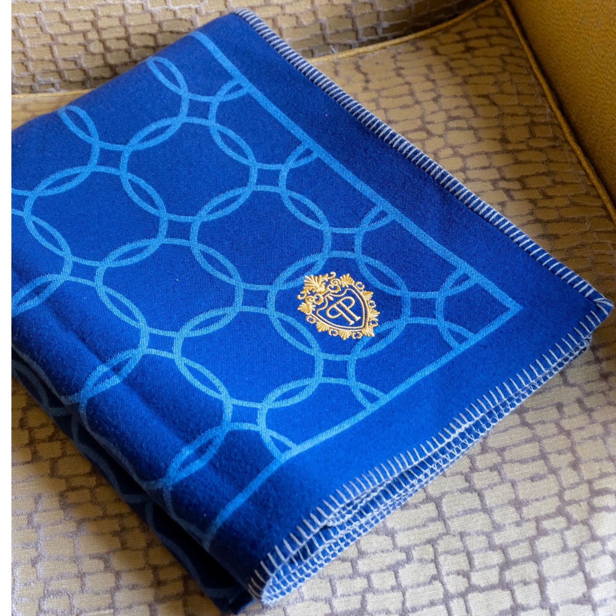 Plaza Reversible Links Throw