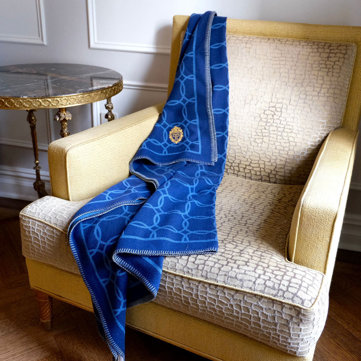 Plaza Reversible Links Throw